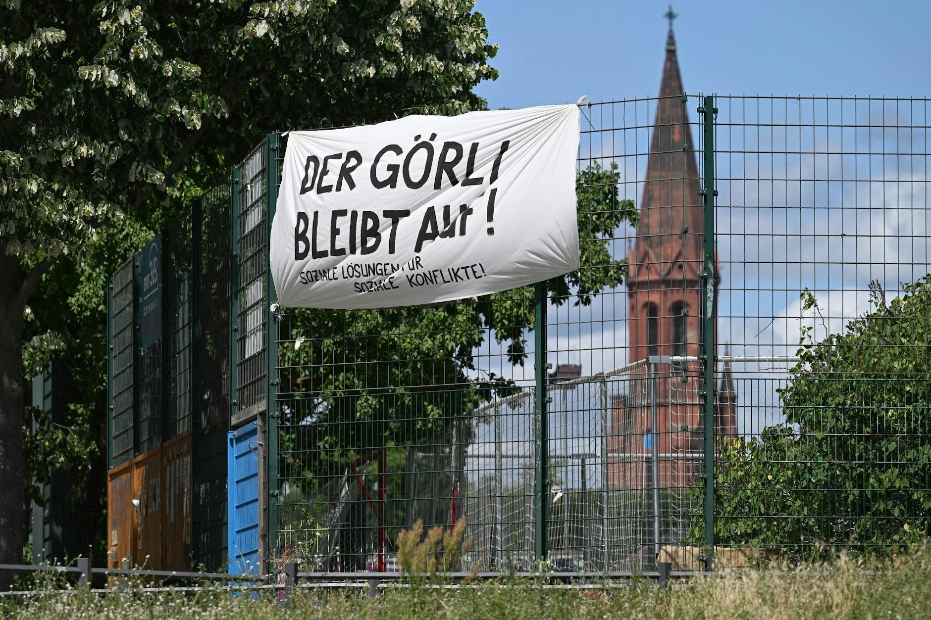 Es gibt Proteste gegen die nächtliche Schließung des Görlitzer Parks.