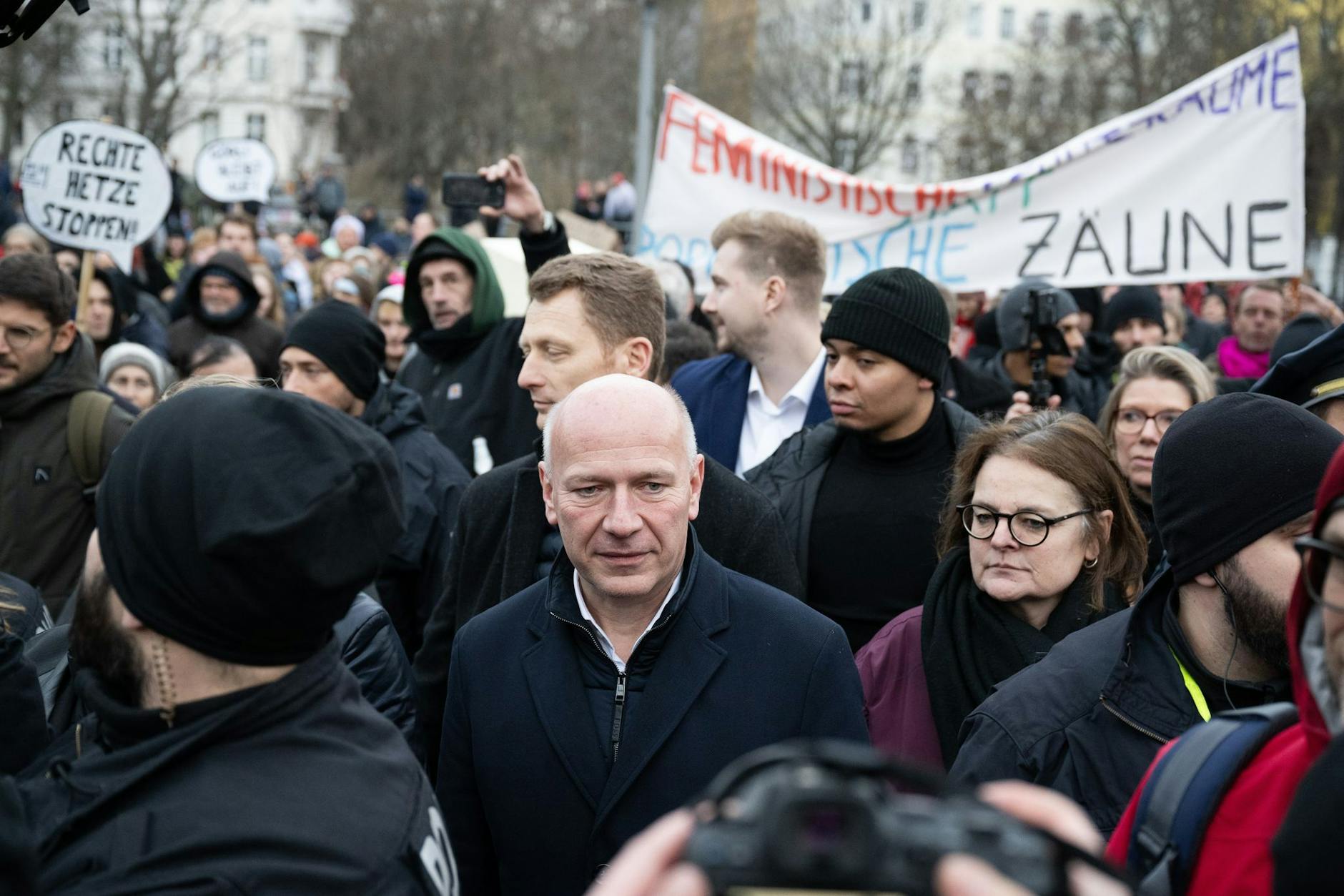 Trotz lauten Protesten setzt der Bürgermeister Kai Wegner (CDU) die nächtliche Schließung des Görlitzer Parks durch.