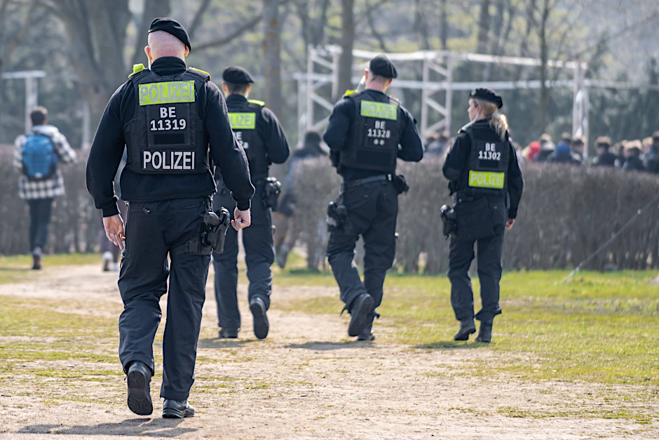 Die Polizeigewerkschaft fordert bessere Uniformen für die Berliner Beamten.