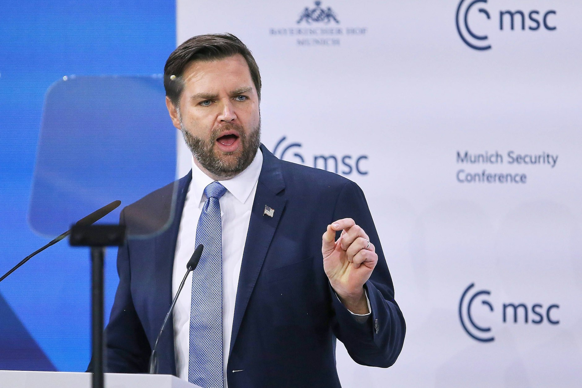 Auf der Münchner Sicherheitskonferenz attackierte JD Vance Europas Tech- und Informationsregulierung als Eingriff in die Meinungsfreiheit scharf.