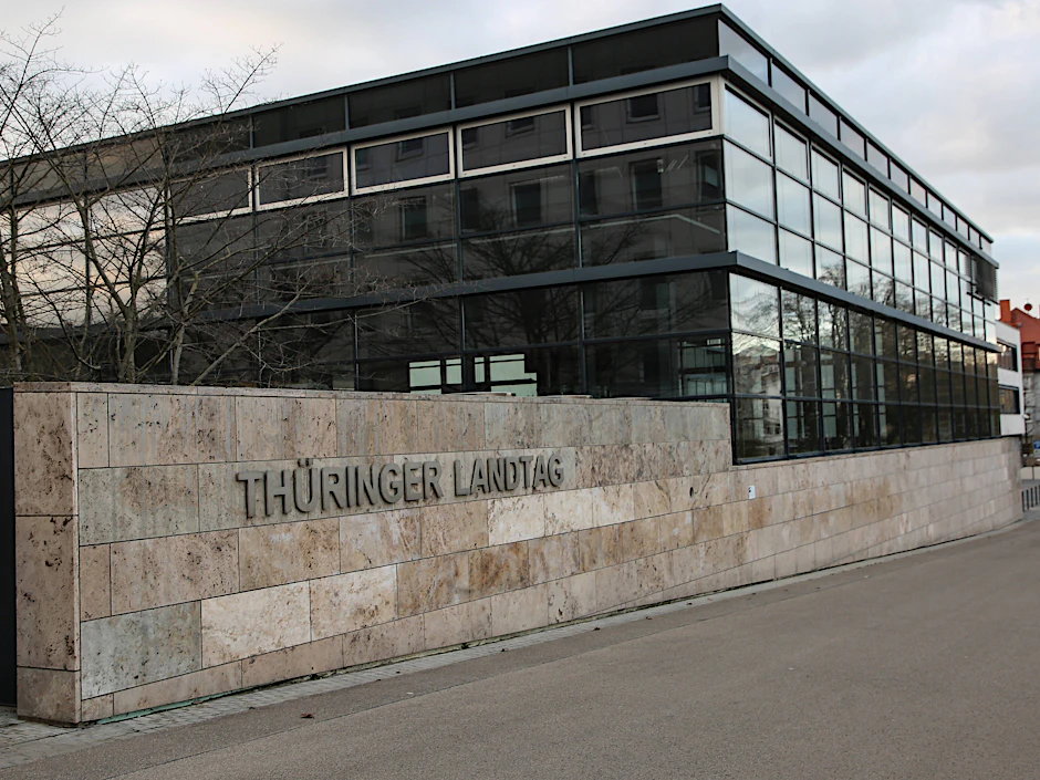 Bereits 2024 kam durchsuchten Polizei und Staatsanwaltschaft das Büro des Abgeordneten im Thüringer Landtag.