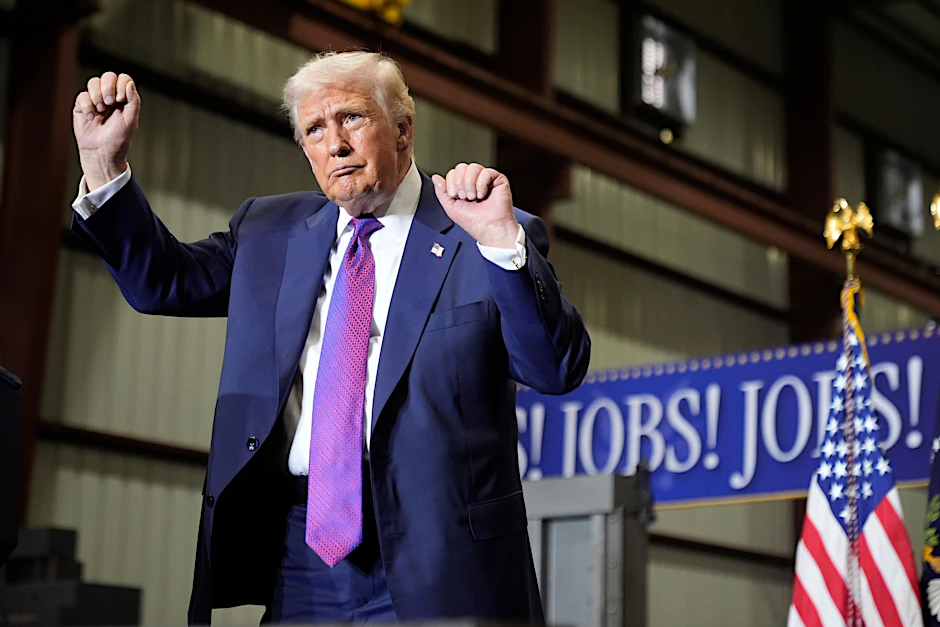 US-Präsident Donald Trump tanzt nach einer Rede.