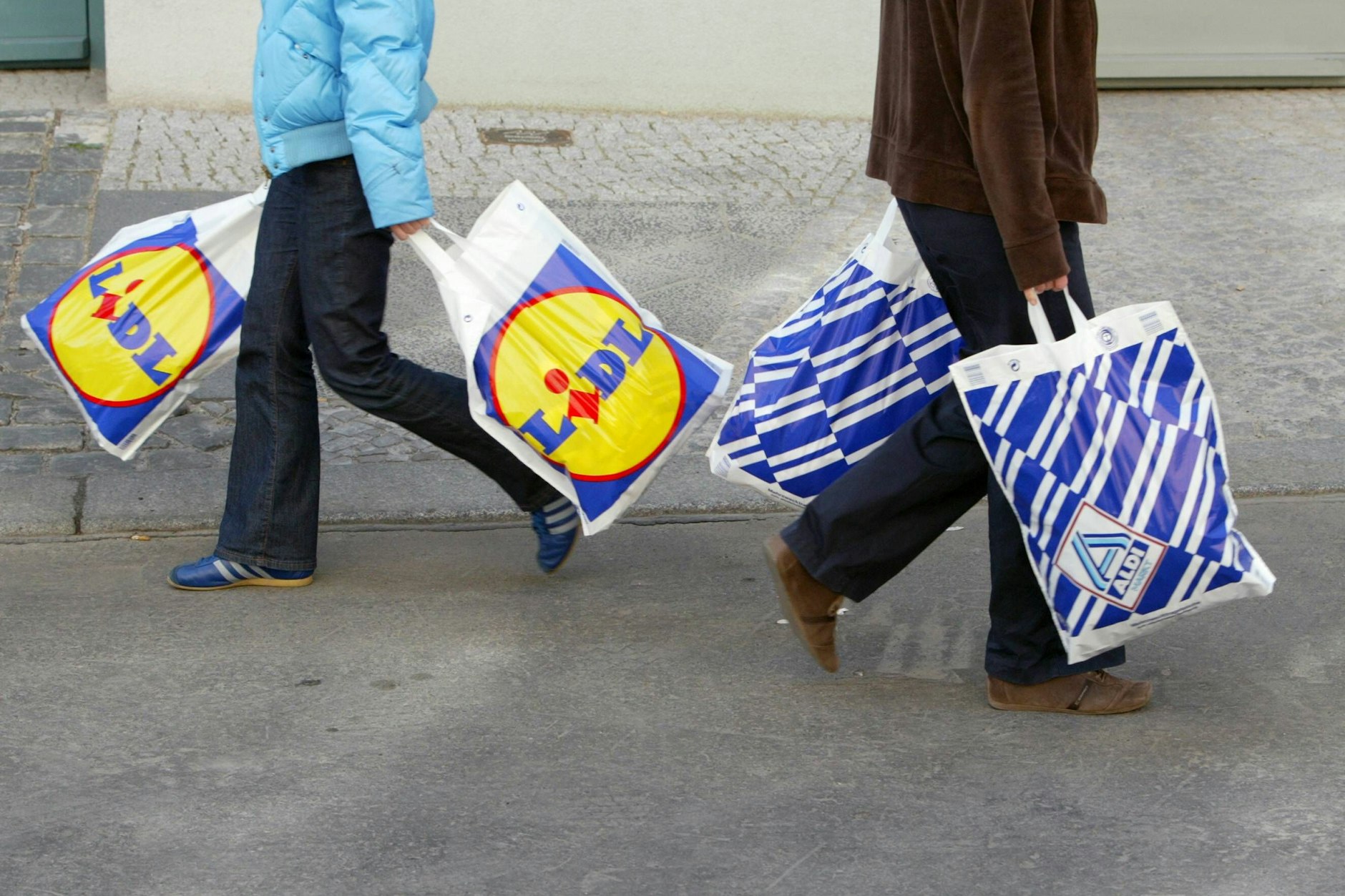 Neue Möglichkeiten zum Einkaufen: Ein Discounter eröffnet eine neue Filiale in der Schönhauser Allee. 