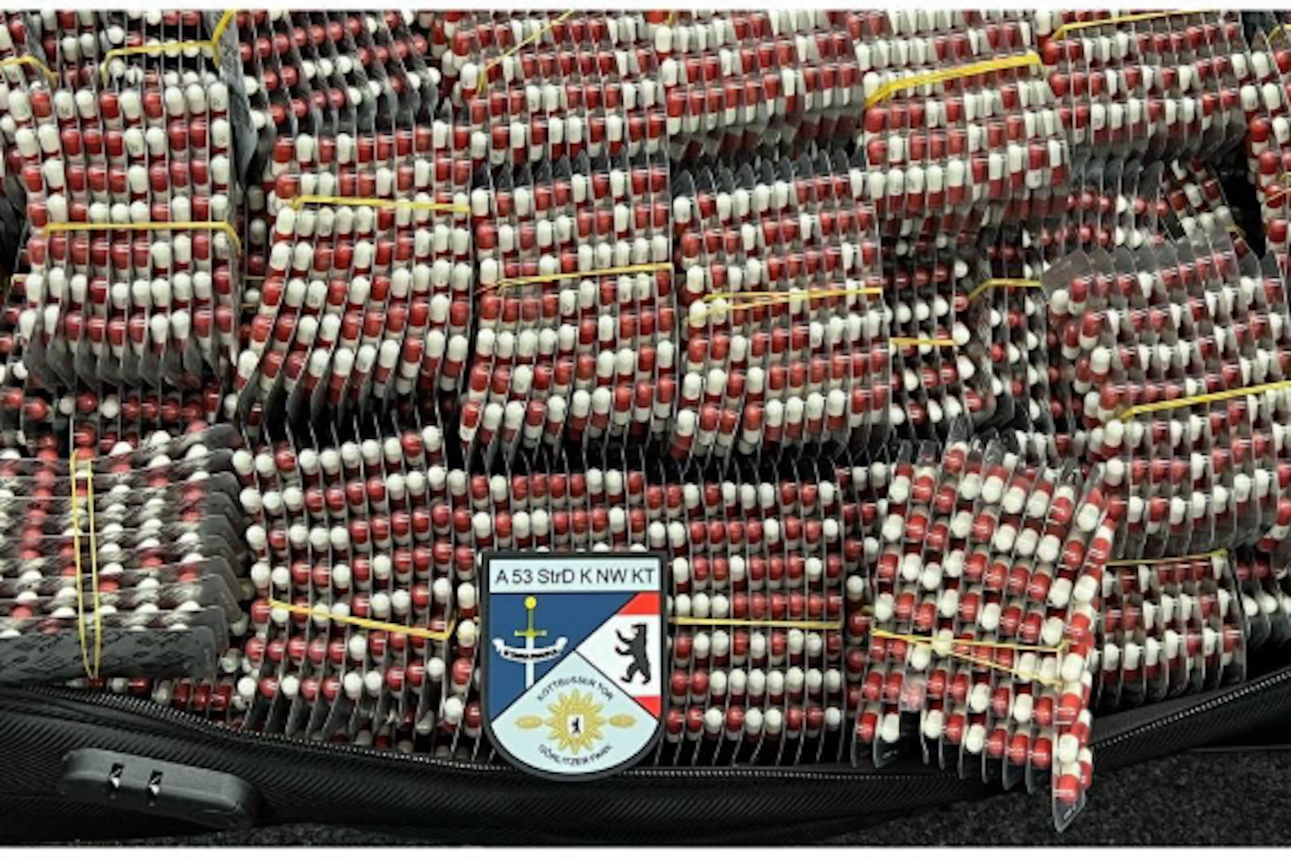 Das gigantische Pillen-Lager war in der Zwischendecke versteckt.