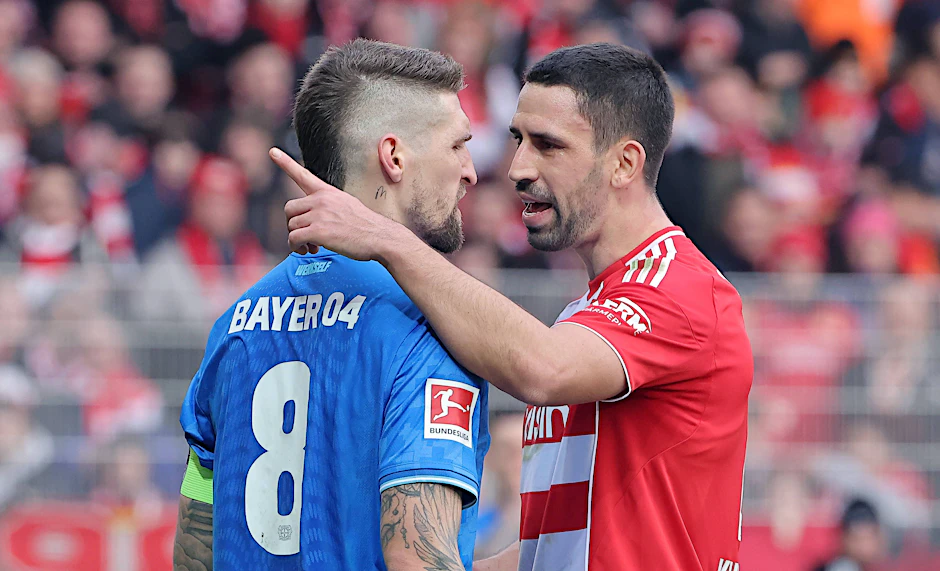 Ex-Unioner Robert Andrich und Rani Khedira gerieten beim Spiel des 1. FC Union Berlin gegen Bayer Leverkusen gleich mehrfach aneinander. 