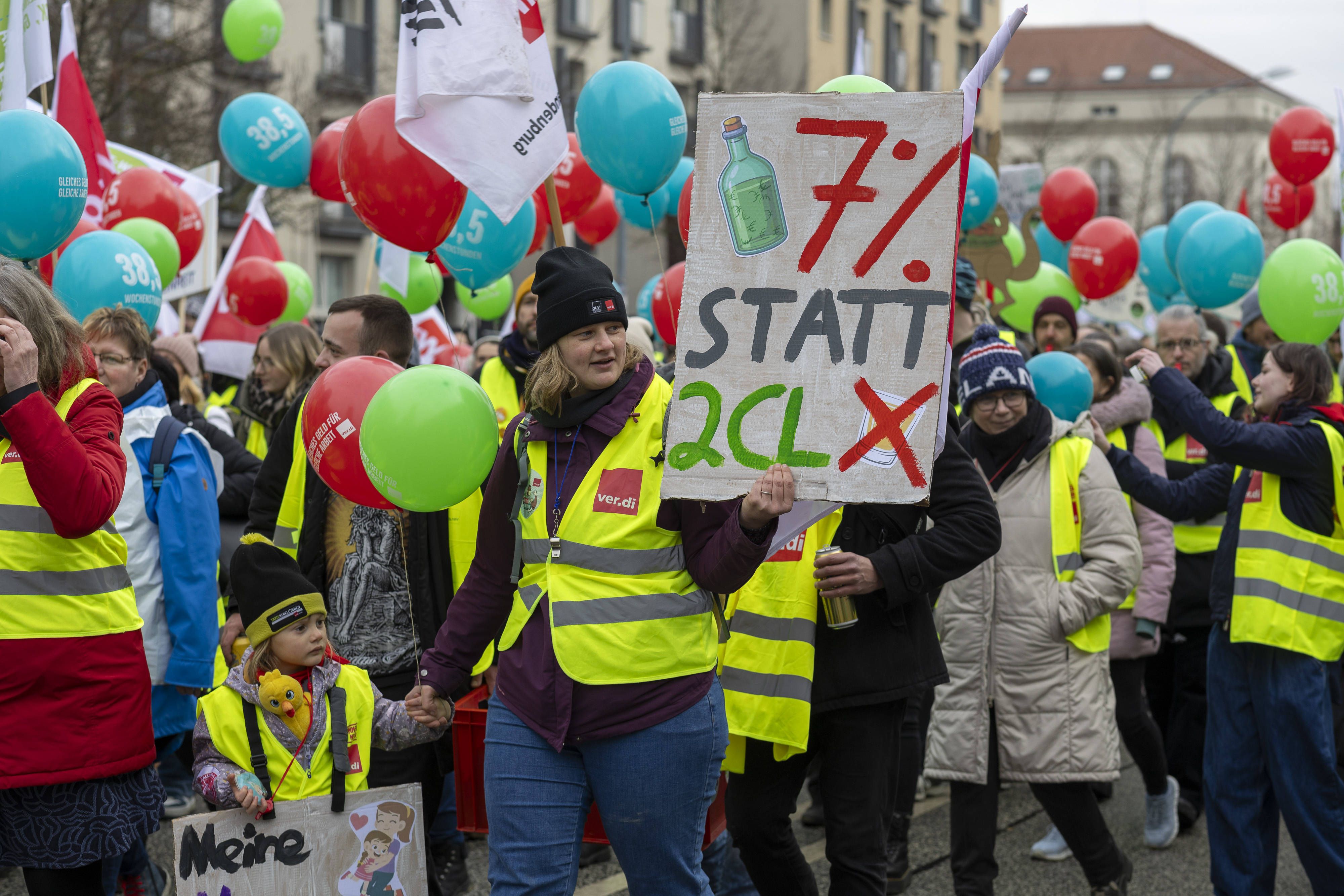 Ver.di weitet Warnstreiks im hessischen Nahverkehr aus
