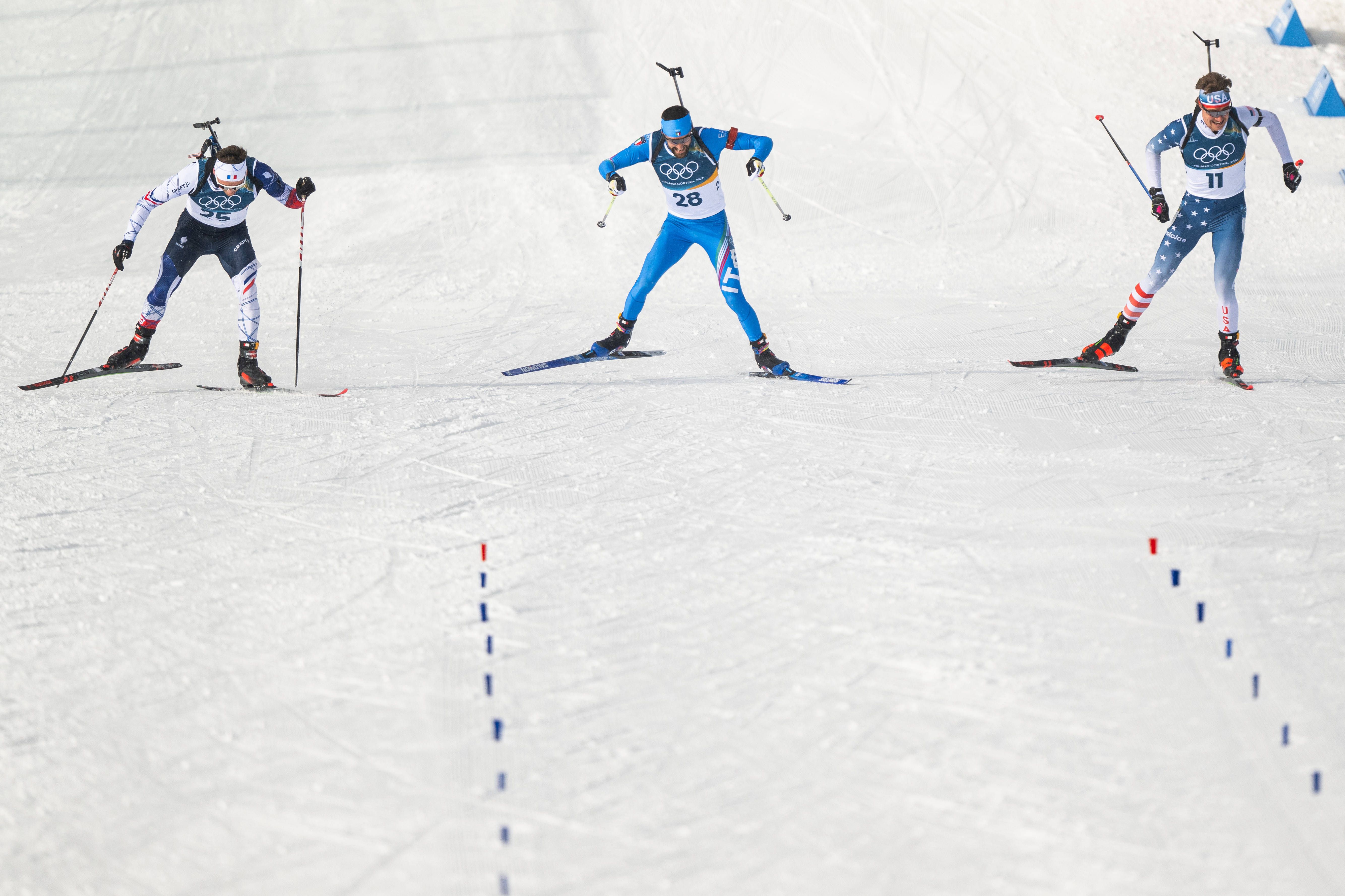 Biathleten stoppen plötzlich 50 Meter vor der Ziellinie