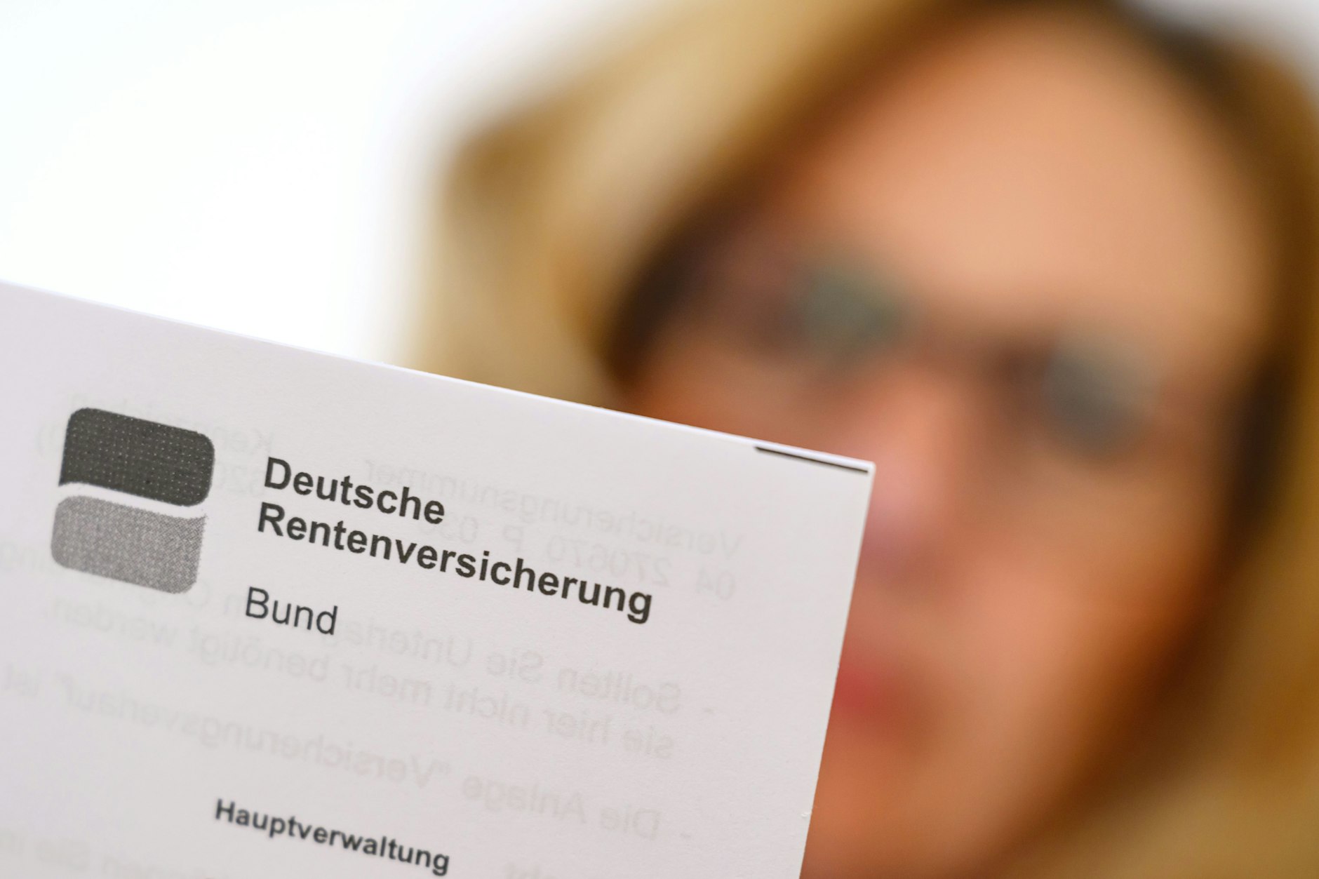 Die Betrüger kopieren solche Anschreiben der Rentenversicherung.