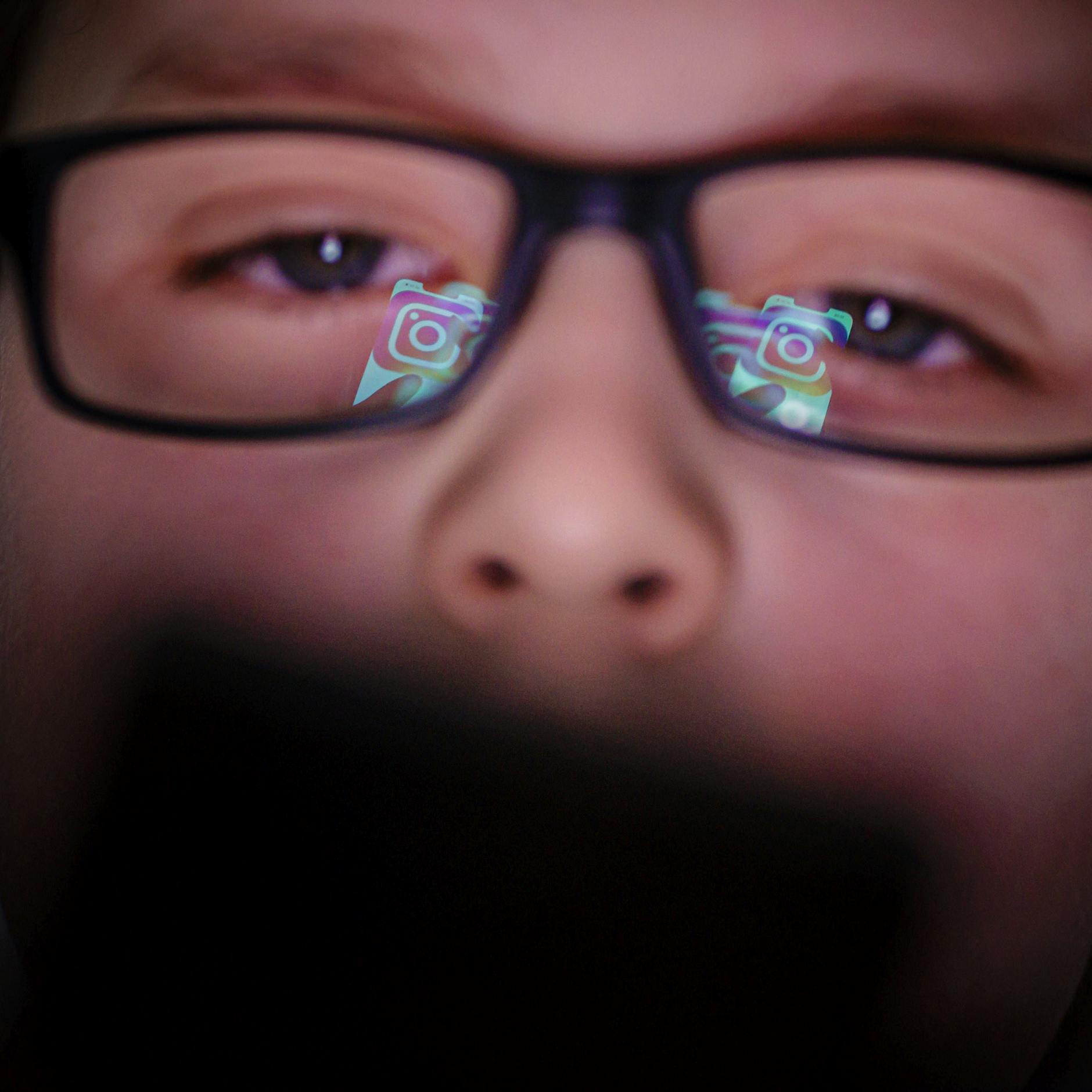 CDU zieht die Altersbremse: Kein TikTok & Co. mehr für unter 14-Jährige!