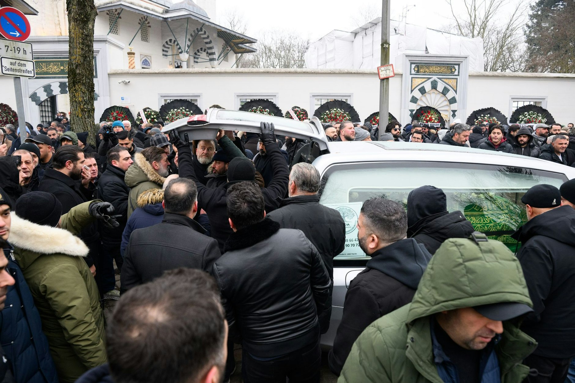 Zur Beerdigung im Clan-Milieu im Januar war die Berliner Polizei mit einem Großaufgebot im Einsatz.