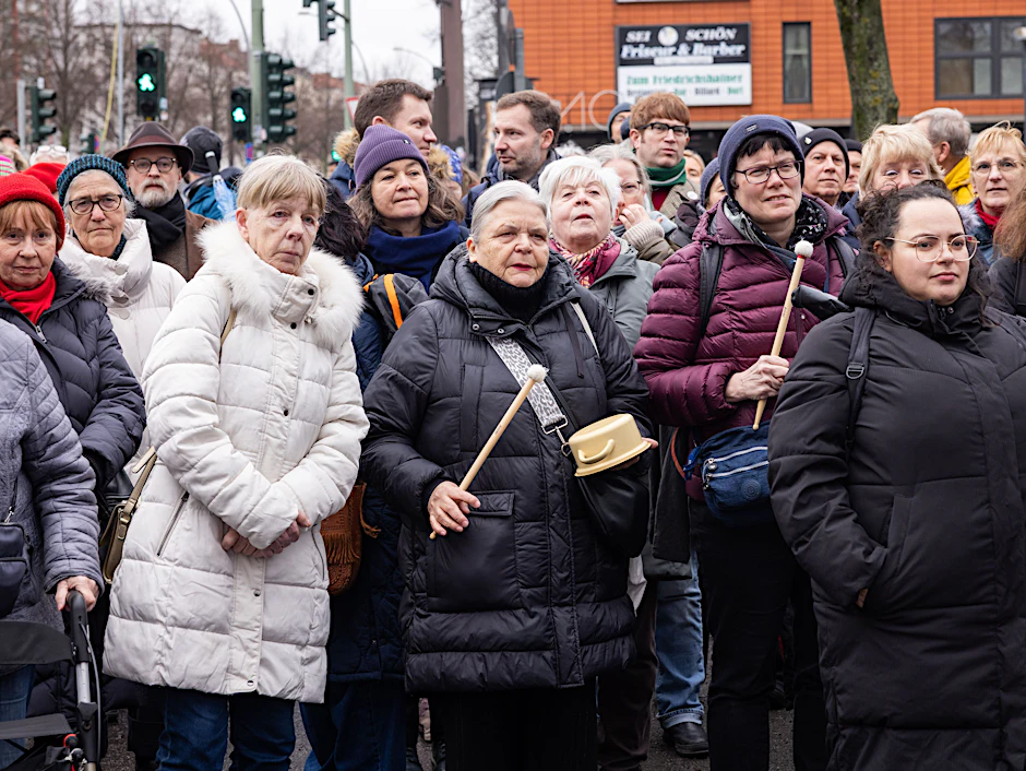 Das SEZ in Friedrichshain ist vom Abriss bedroht. Am Samstag trafen sich zahlreiche Menschen, um dagegen zu protestieren.