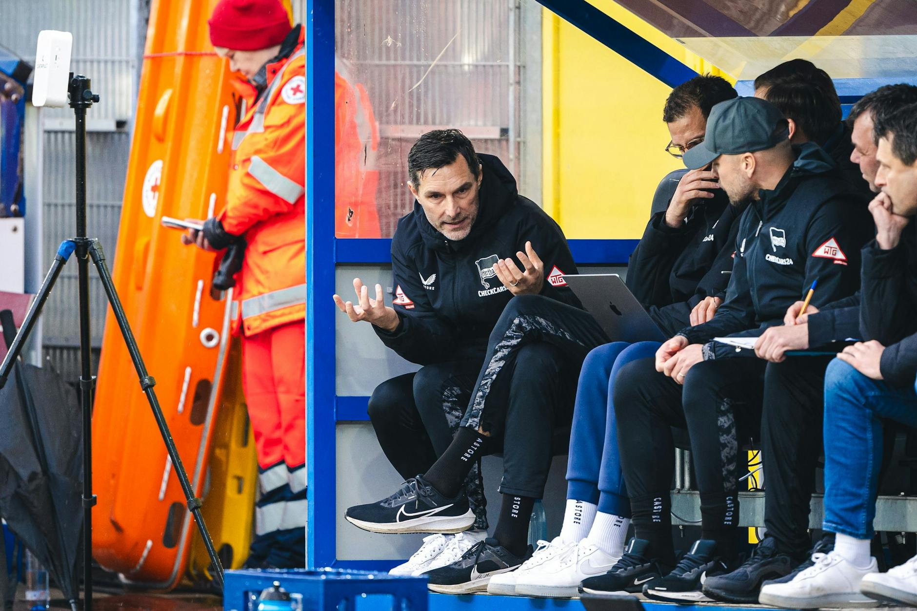 Trainer Stefan Leitl von Hertha BSC schäumte schon während der Pleite beim SC Paderborn vor Wut.