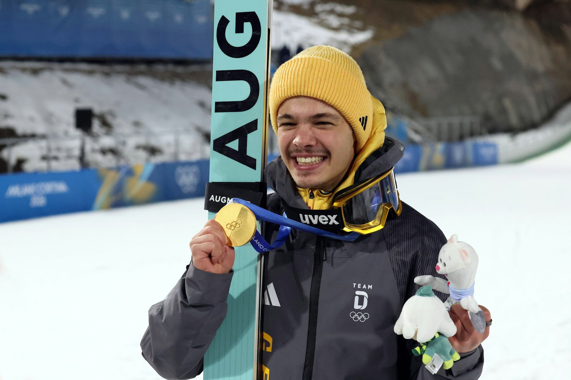 Deutscher Überraschungs-Olympiasieger: Der Skispringer Philipp Raimund holte Gold von der Normalschanze und damit die einzige Medaille der deutschen Skispringer.