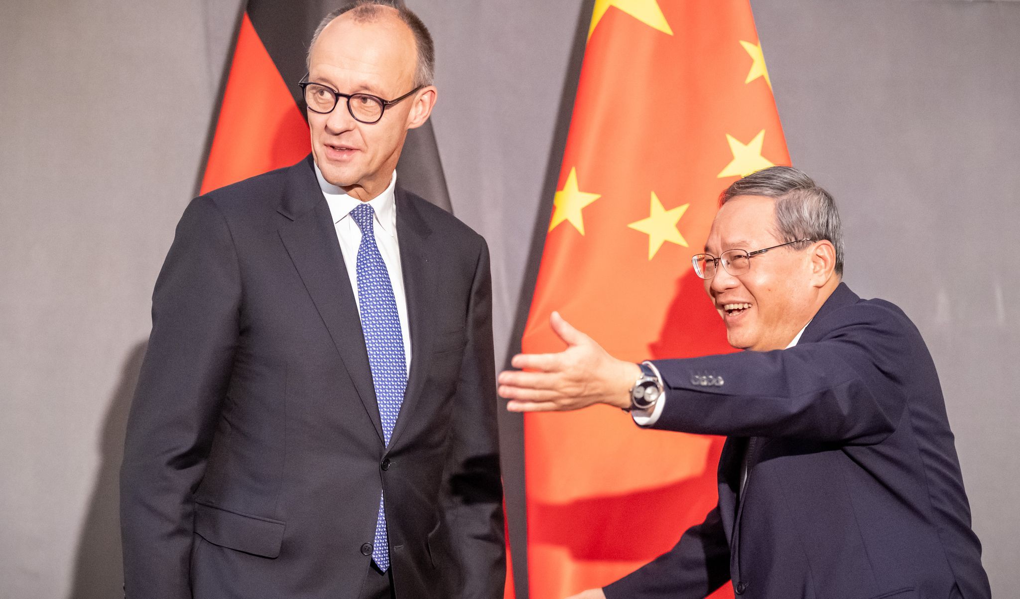 Vor der China-Reise des Kanzlers: Zwischen Wirtschaftshoffnung und wachsender Konkurrenz