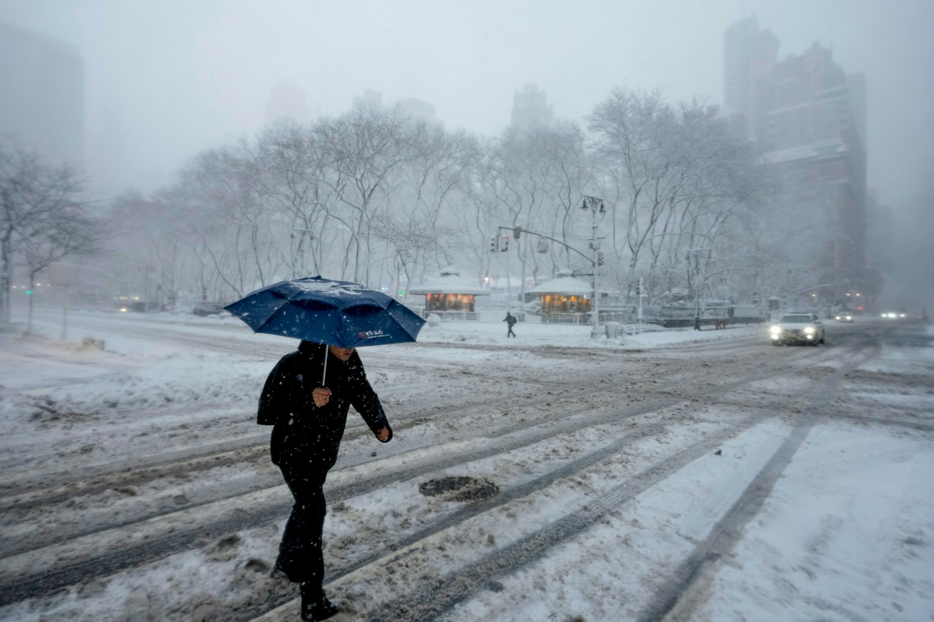 Ein heftiger Schneesturm zieht über New York und den Nordosten der USA hinweg.