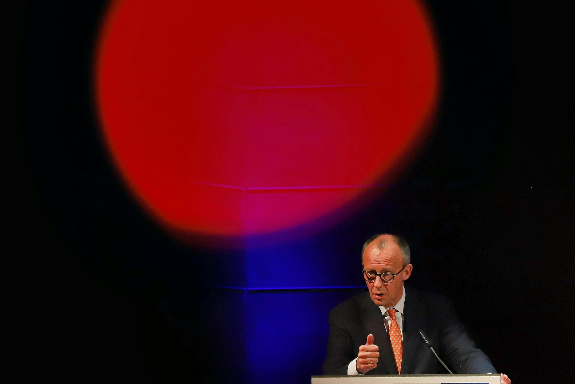 Bundeskanzler Friedrich Merz hält am 14. Januar 2026 auf dem Neujahrsempfang der IHK Halle eine Rede. Symbolbild.