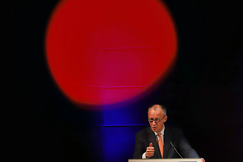 Bundeskanzler Friedrich Merz hält am 14. Januar 2026 auf dem Neujahrsempfang der IHK Halle eine Rede. Symbolbild.
