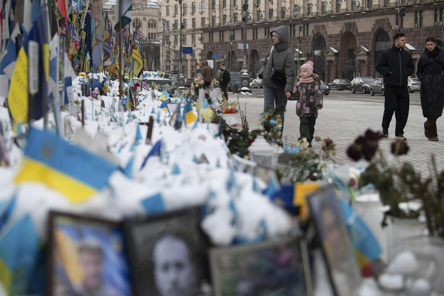 Vier Jahre nach dem russischen Angriff auf die Ukraine ringen Moskau, Kiew und der Westen um Verhandlungen – ohne sich in zentralen Fragen näher zu kommen.