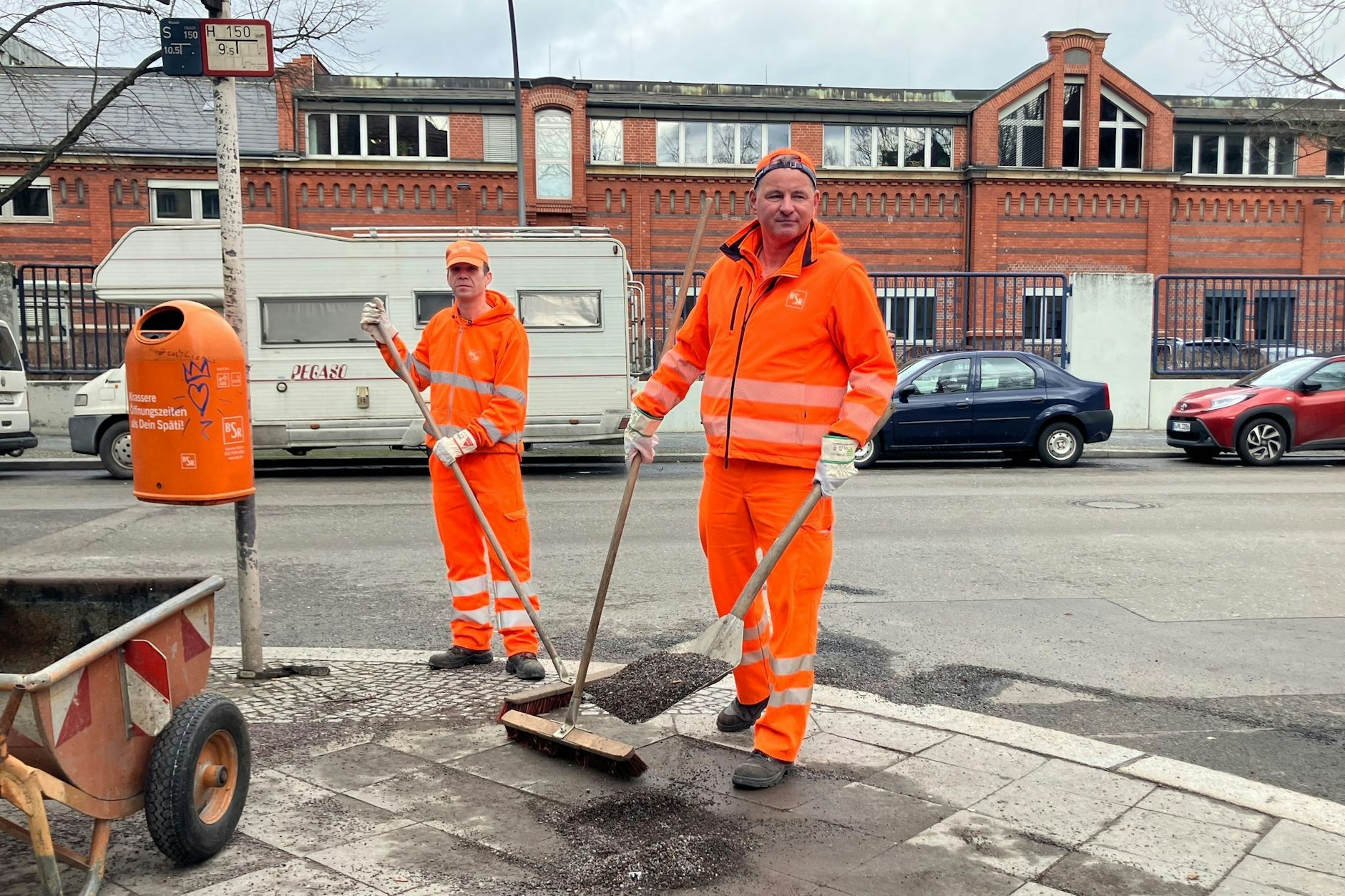 Die Splittreinigung in Berlin dauert voraussichtlich bis in den April.