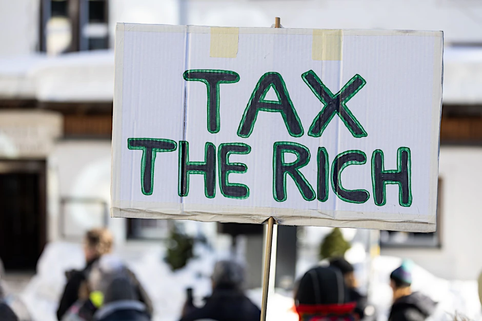 Das Motto der Linkspartei: „Tax the Rich“ („Reiche besteuern“).