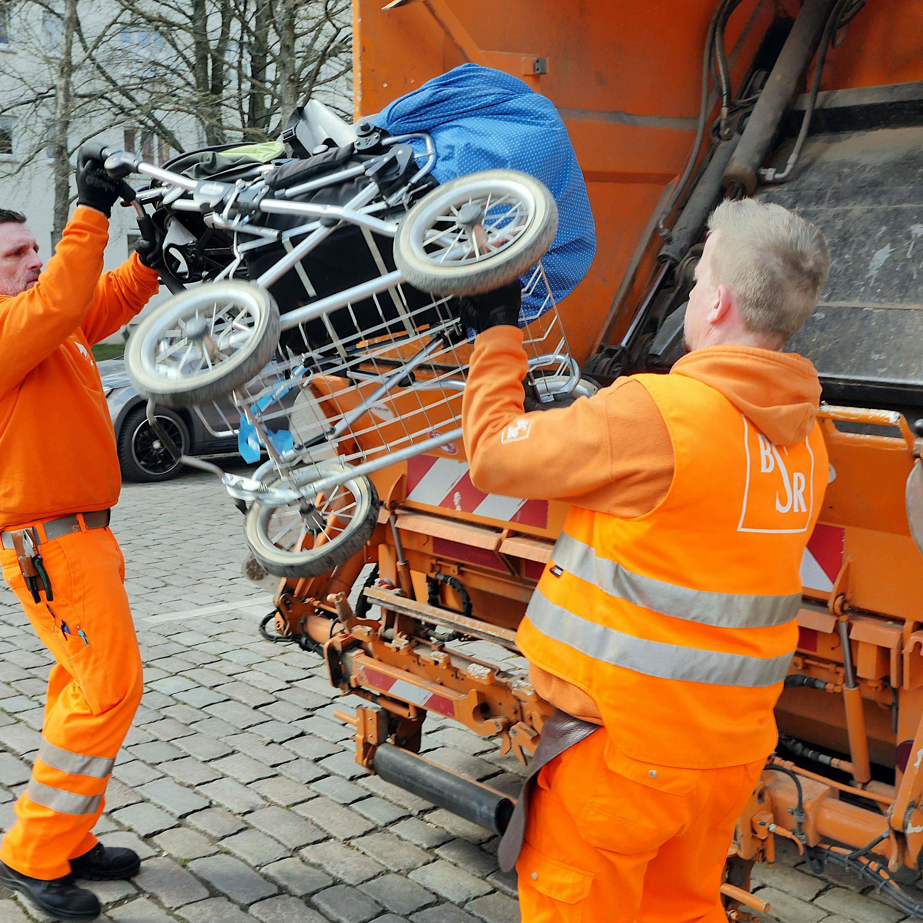 Problemkind Übergangsjacke: Was ganz Berlin falsch macht – und die BSR richtig