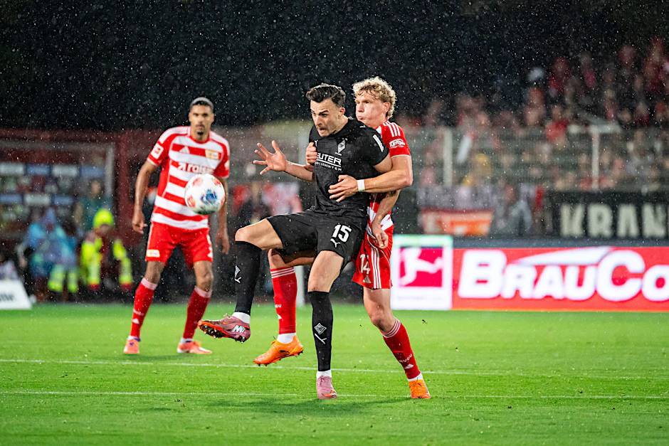 Könnte am Sonnabend eines der Schlüsselduelle zwischen dem 1. FC Union Berlin und Borussia Mönchengladbach werden: Haris Tabaković gegen Leopold Querfeld (v.l.)