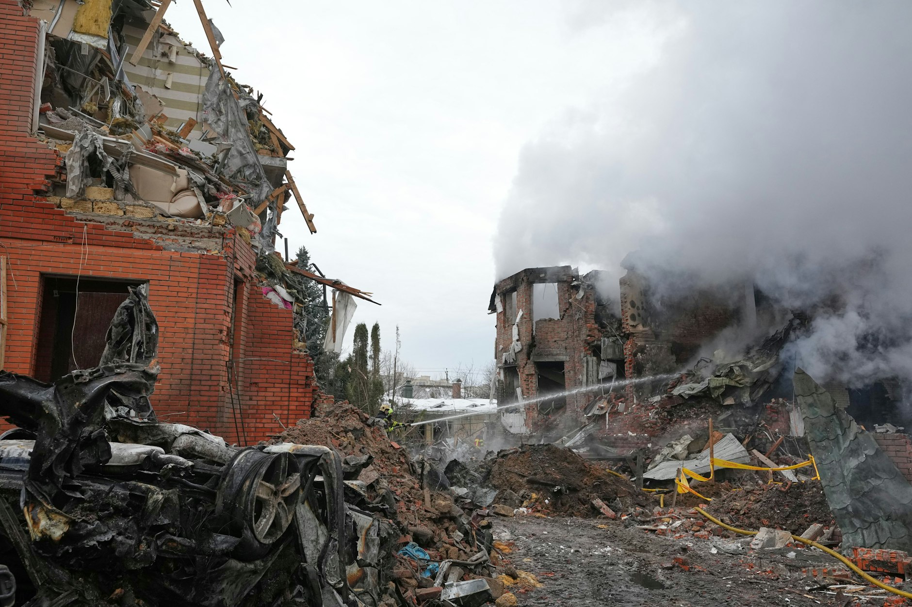 Ein zerstörtes Haus in Kiew: Zahlreiche Wohnhäuser und Energieanlagen in der Ukraine wurden beschädigt.