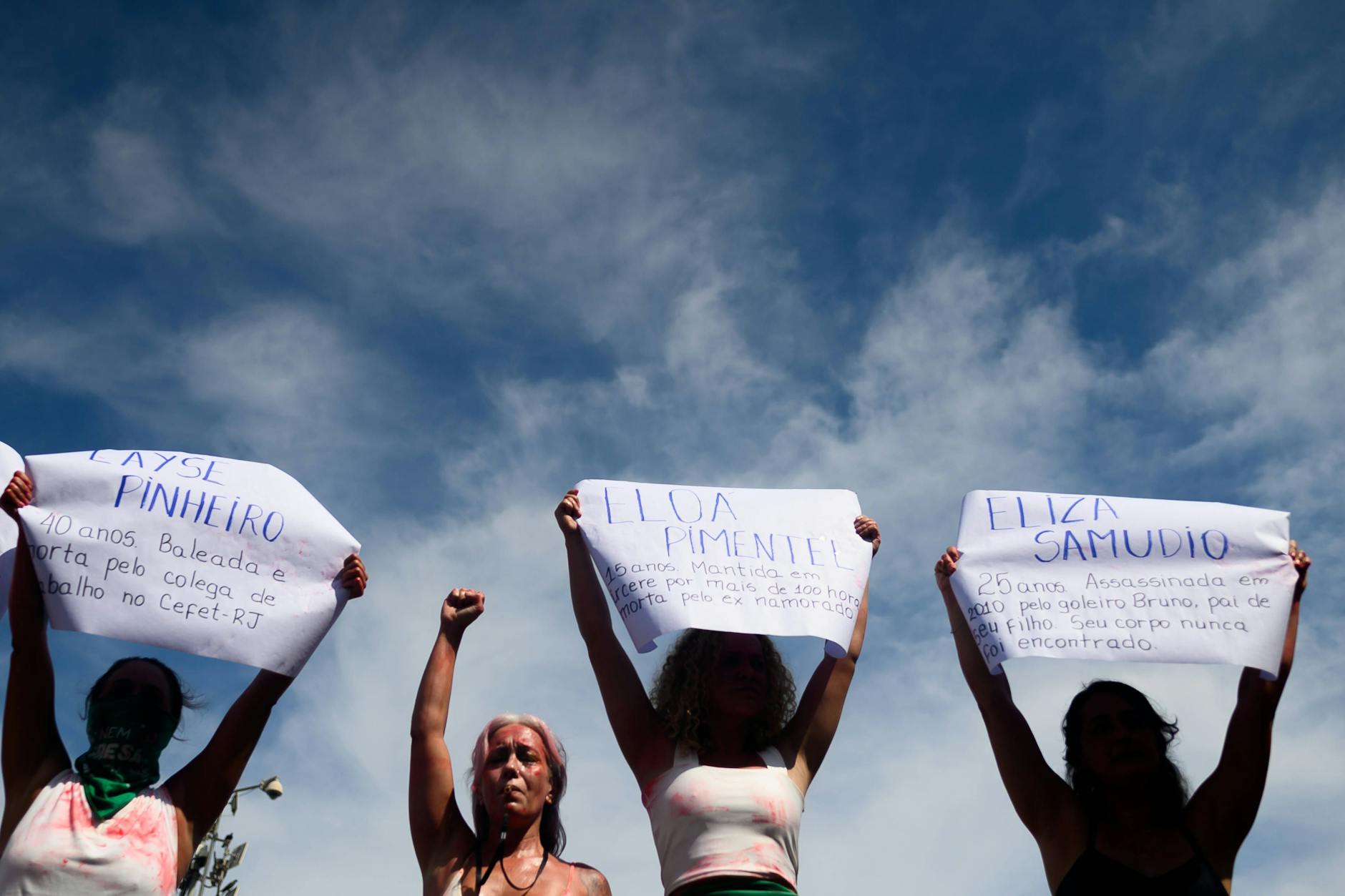 Im Dezember 2025 versammelten sich Hunderte Protestierende in Rio de Janeiro, um gegen Femizide zu demonstrieren.