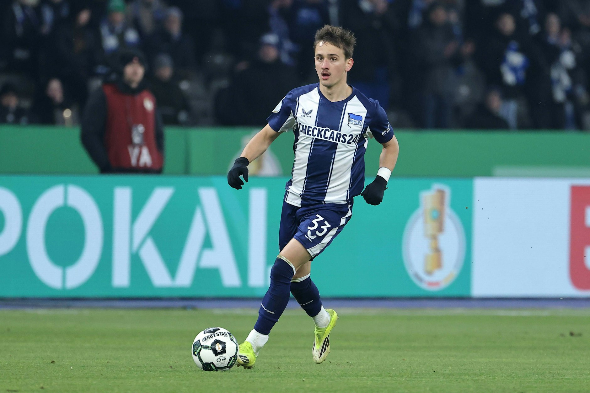 Michal Karbownik kann auf eine Vertragsverlängerung bei Hertha BSC hoffen.