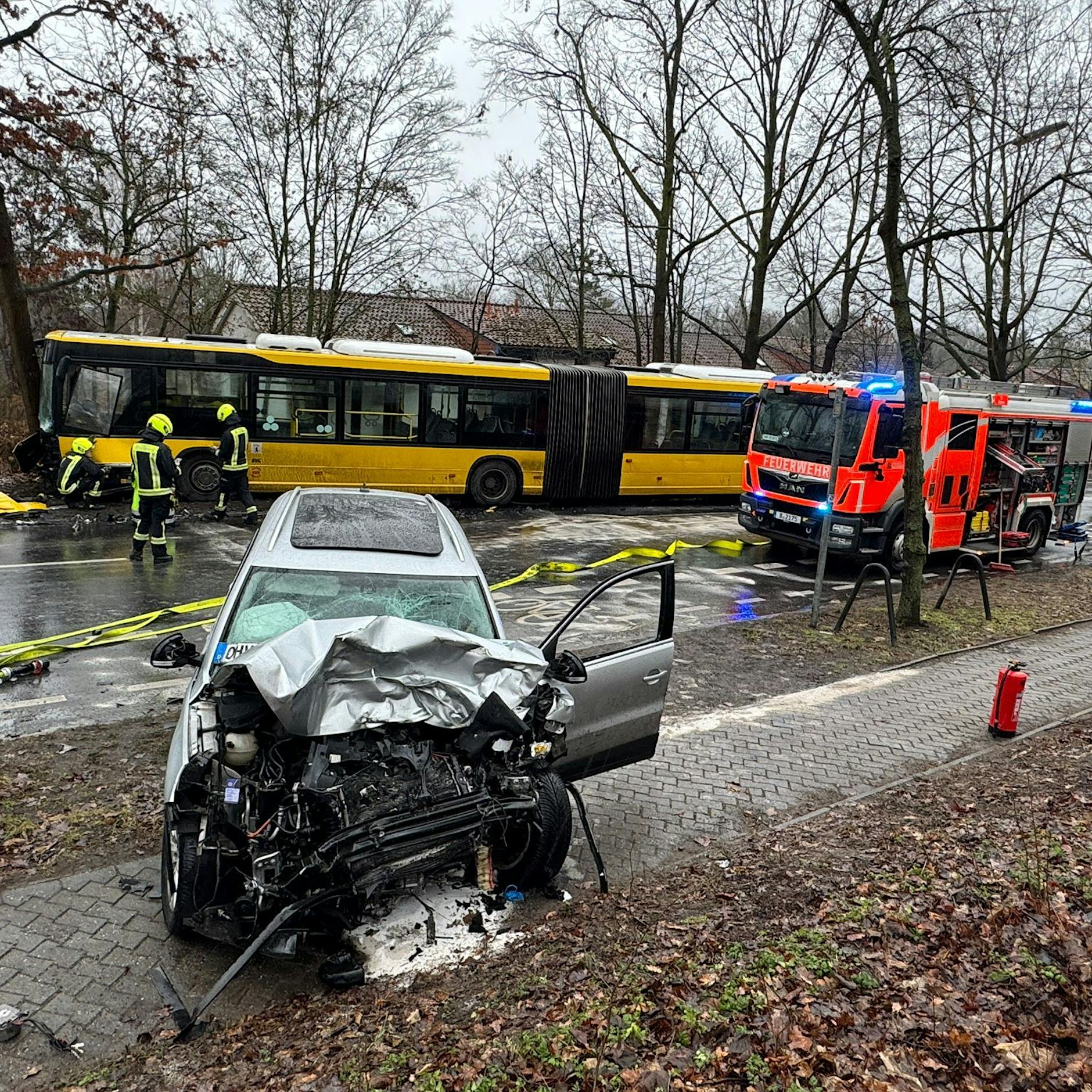 Zwölf Verletzte bei schwerem BVG-Busunglück in Berlin