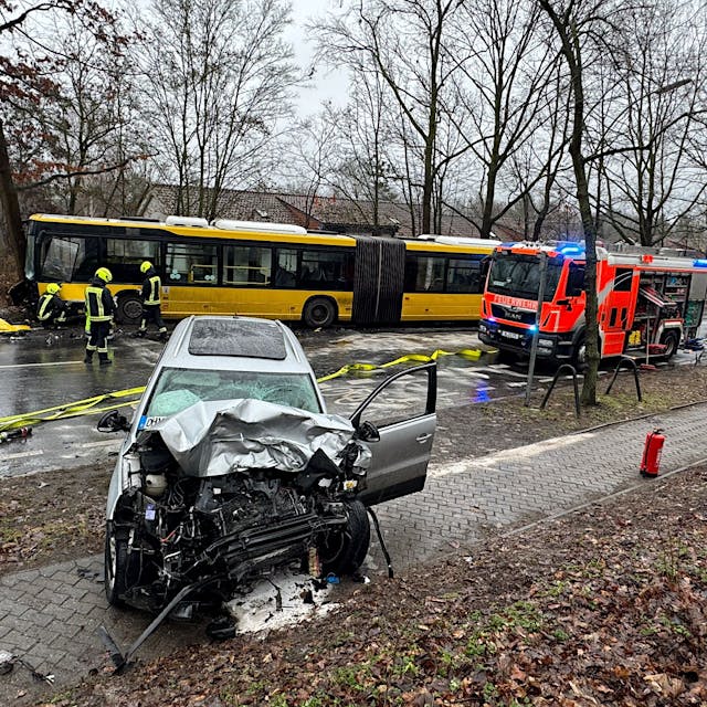 Zwölf Verletzte bei schwerem BVG-Busunglück in Berlin