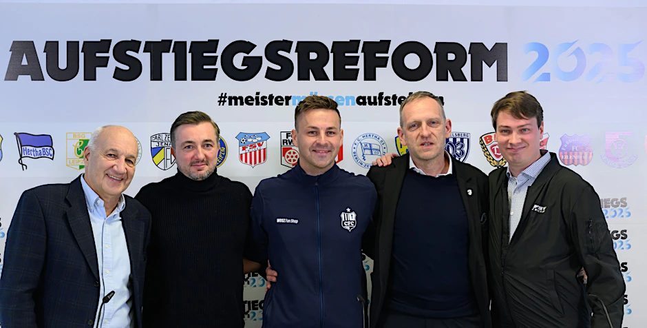 Mitglieder der AG (v. l.):&nbsp; Franz Gerber, Geschäftsführer FC Rot-Weiß Erfurt, Daniel Meyer, Sportdirektor des Halleschen FC, Tommy Haeder, Geschäftsführer des Chemnitzer FC, Ralph Grillitsch, Präsident FC Carl Zeiss Jena, und Andre Beuchold, Geschäftsführer FSV Zwickau.