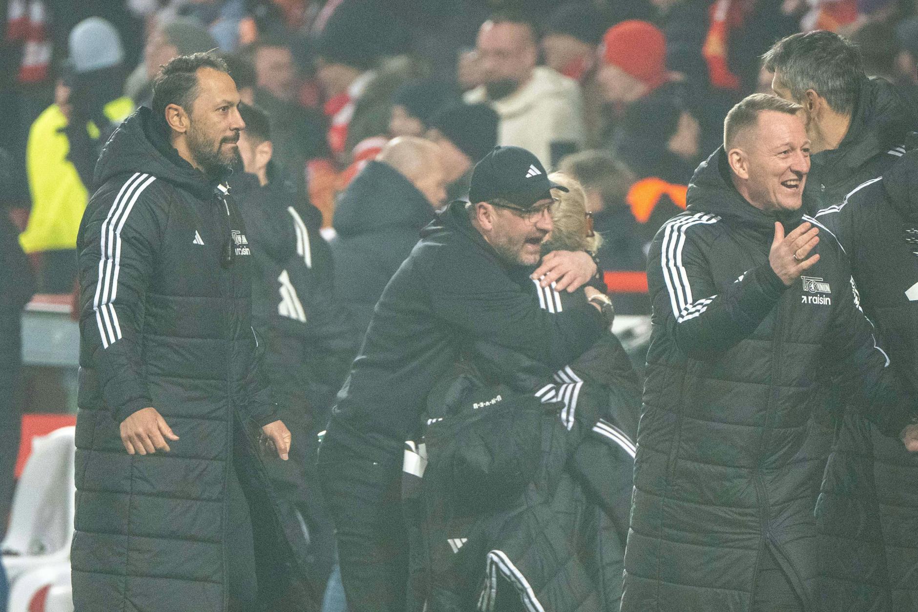 Kurz vor Weihnachten feierte der 1. FC Union Berlin einen unerwartenden Sieg gegen RB Leipzig. Der Druck im Abstiegskampf war auch bei Trainer Steffen Baumgart zu spüren.