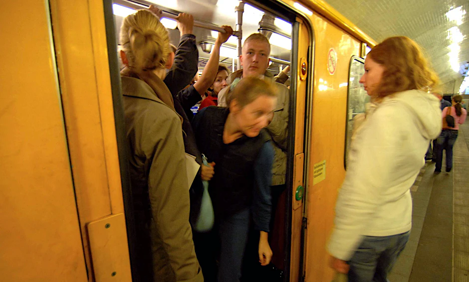 Überfüllte U-Bahnen sind nicht schön, erst recht nicht in der Erkältungszeit.