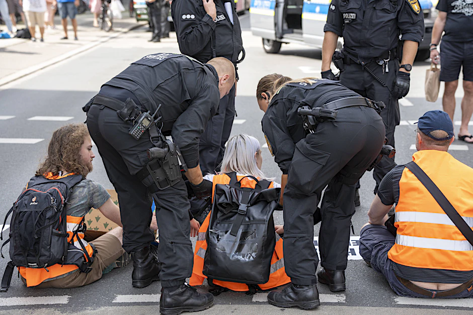 Sind die Klima-Kleber zurück? Hinter einer Demo auf der A100 steckt die Neue Generation. (Symbolfoto)