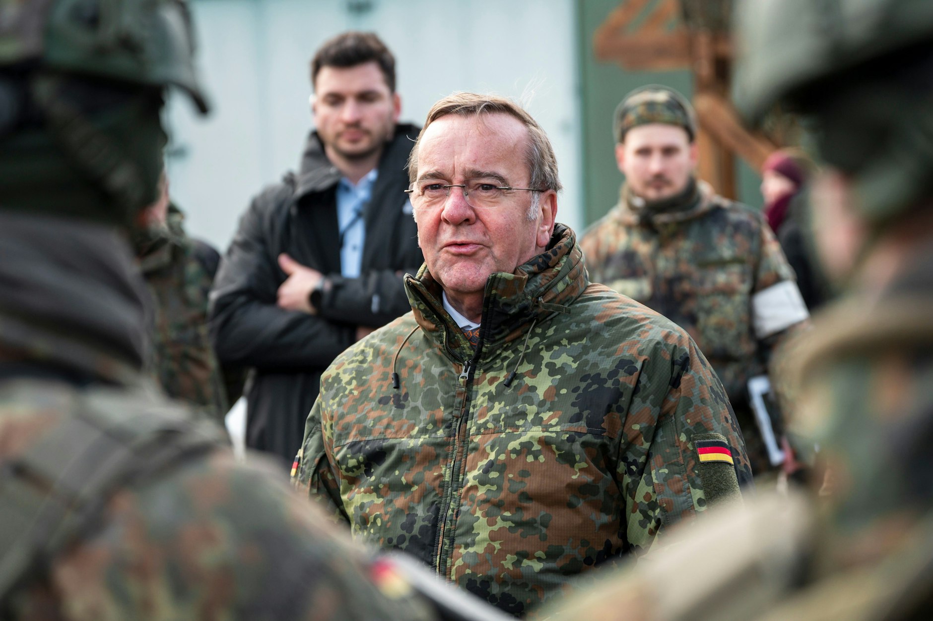 Boris Pistorius (SPD), Bundesminister der Verteidigung, besucht die Offiziersschule der Luftwaffe und das Heimatschutzregiment in Roth.