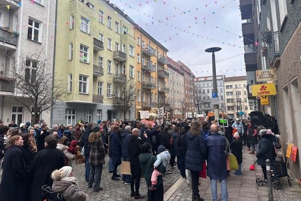 Wie in einem Brecht-Drama: Anwohner demonstrieren in Berlin-Mitte gegen Verdrängung