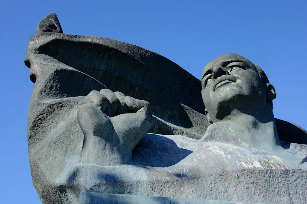 Rätselraten um Thälmann-Denkmal in Berlin: DDR-Wahrzeichen wird zum Schandfleck