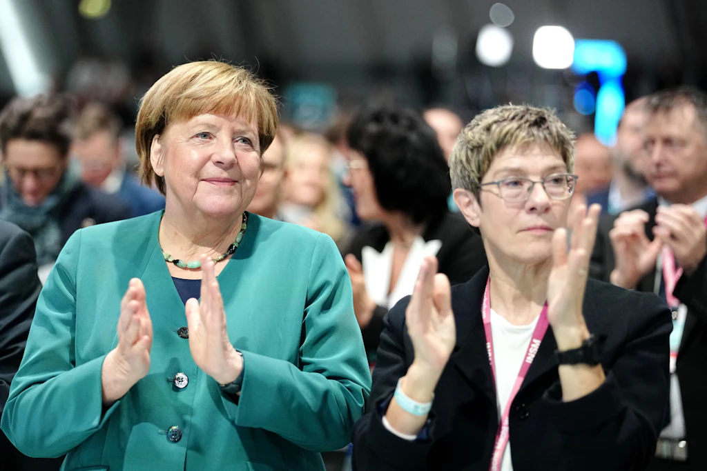 ARD muss Beitrag zum CDU-Parteitag korrigieren: Klatschende Merkel nach Wahl von Merz