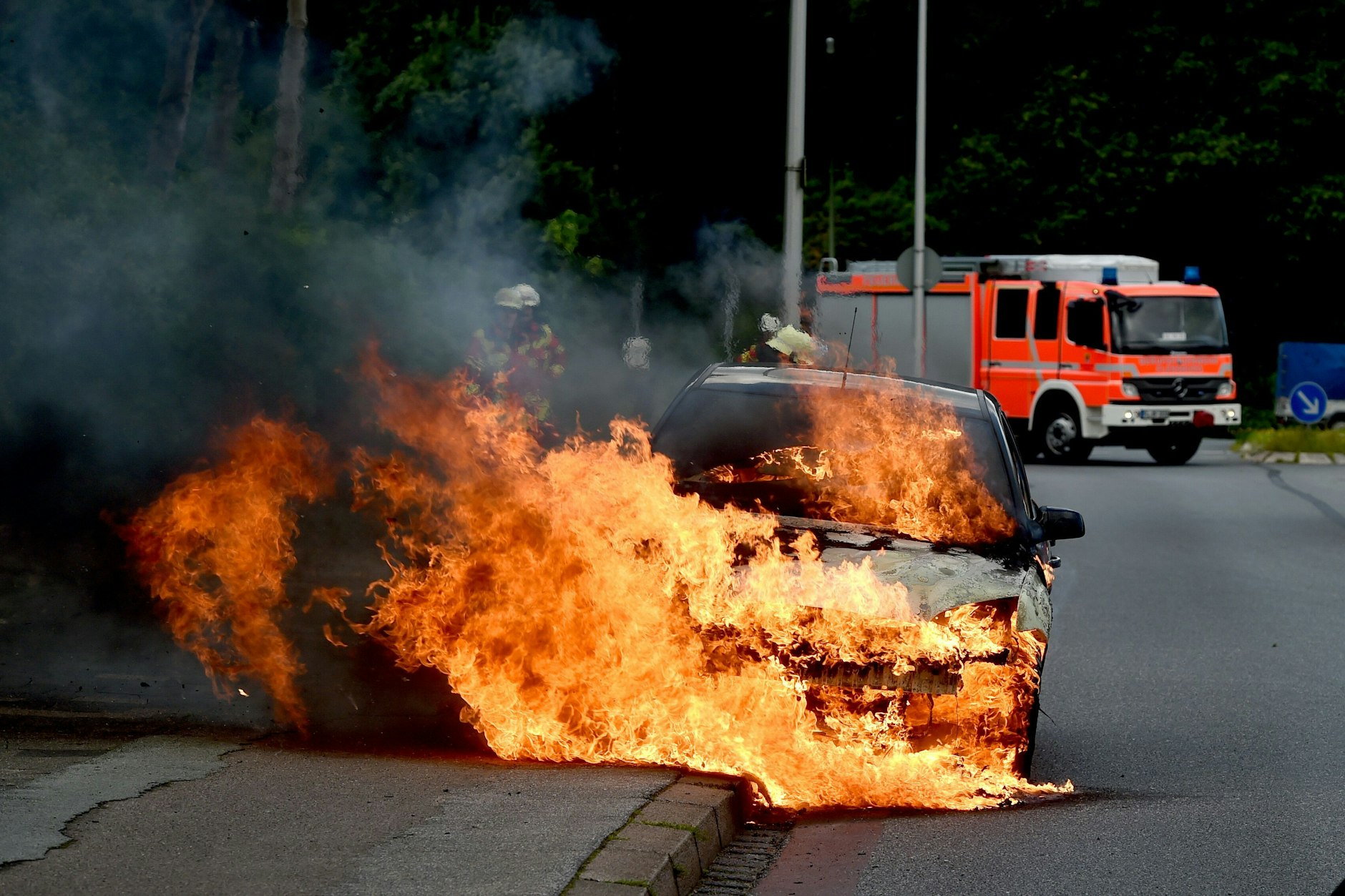 Kein Einzelfall: Immer wieder müssen Autobauer Elektroautos wegen Brandgefahr aus dem Verkehr ziehen.