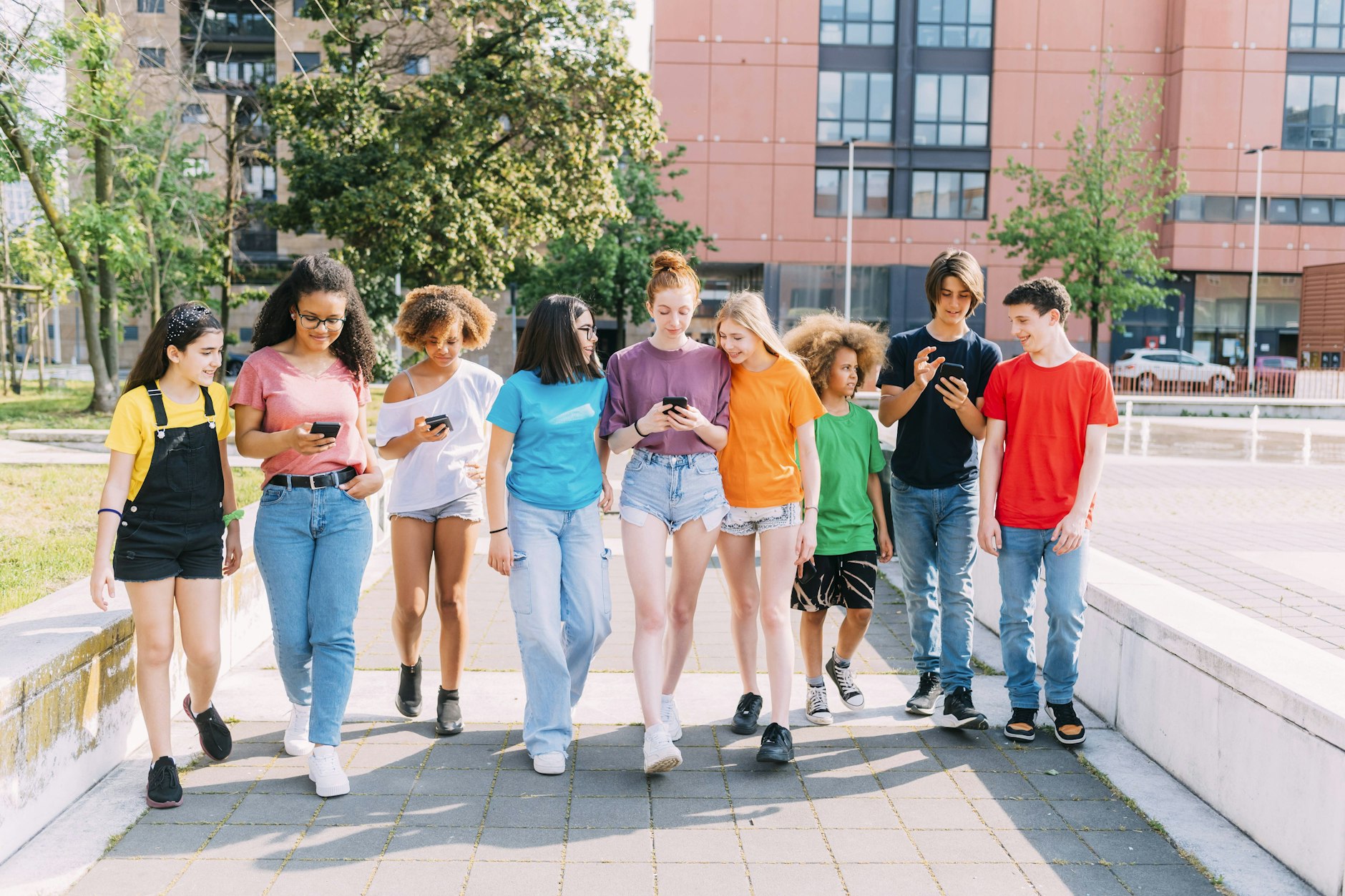 Die Jugendlichen in Deutschland sind einer Studie zufolge für ihr eigenes Leben optimistisch.