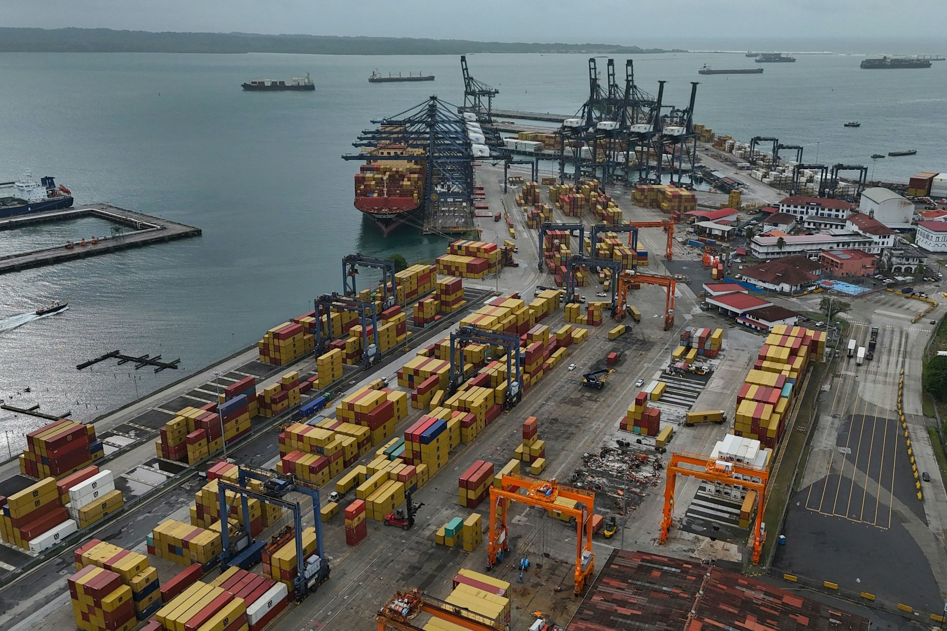 Der Hafen Cristóbal ist ein wichtiger Umschlagplatz für Container.