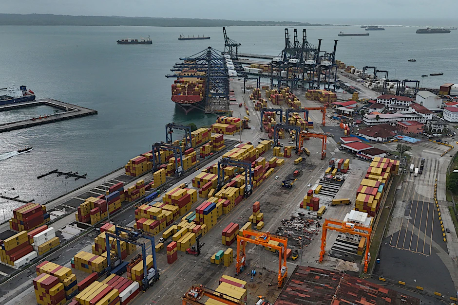 Der Hafen Cristóbal ist ein wichtiger Umschlagplatz für Container.