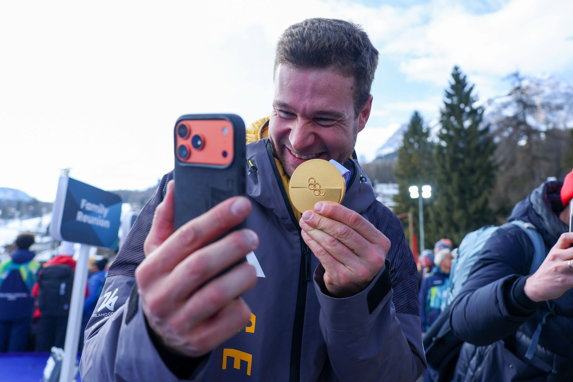 Bobfahrer Johannes Lochner wird zwar Olympiasieger im Zweier- und Vierbob, erhält aber nur einmal eine Prämie.