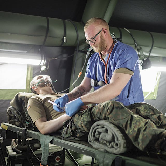 Bundeswehr fliegt Kriegsverletzte nach Berlin: BER ist im Ernstfall NATO Lazarett Drehscheibe