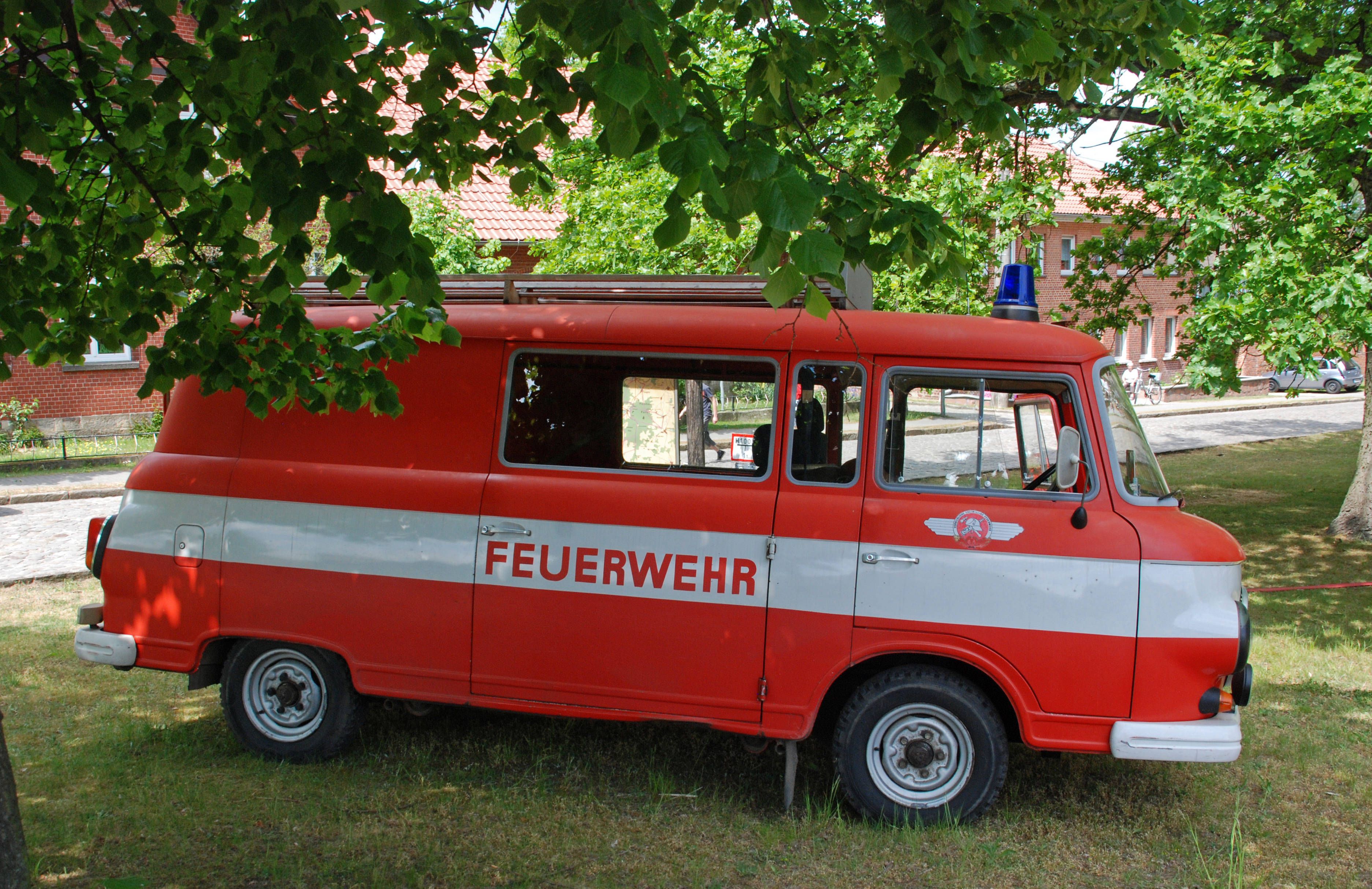 Letzter DDR-Barkas der Feuerwehr sorgt bei Auktion für Überraschung