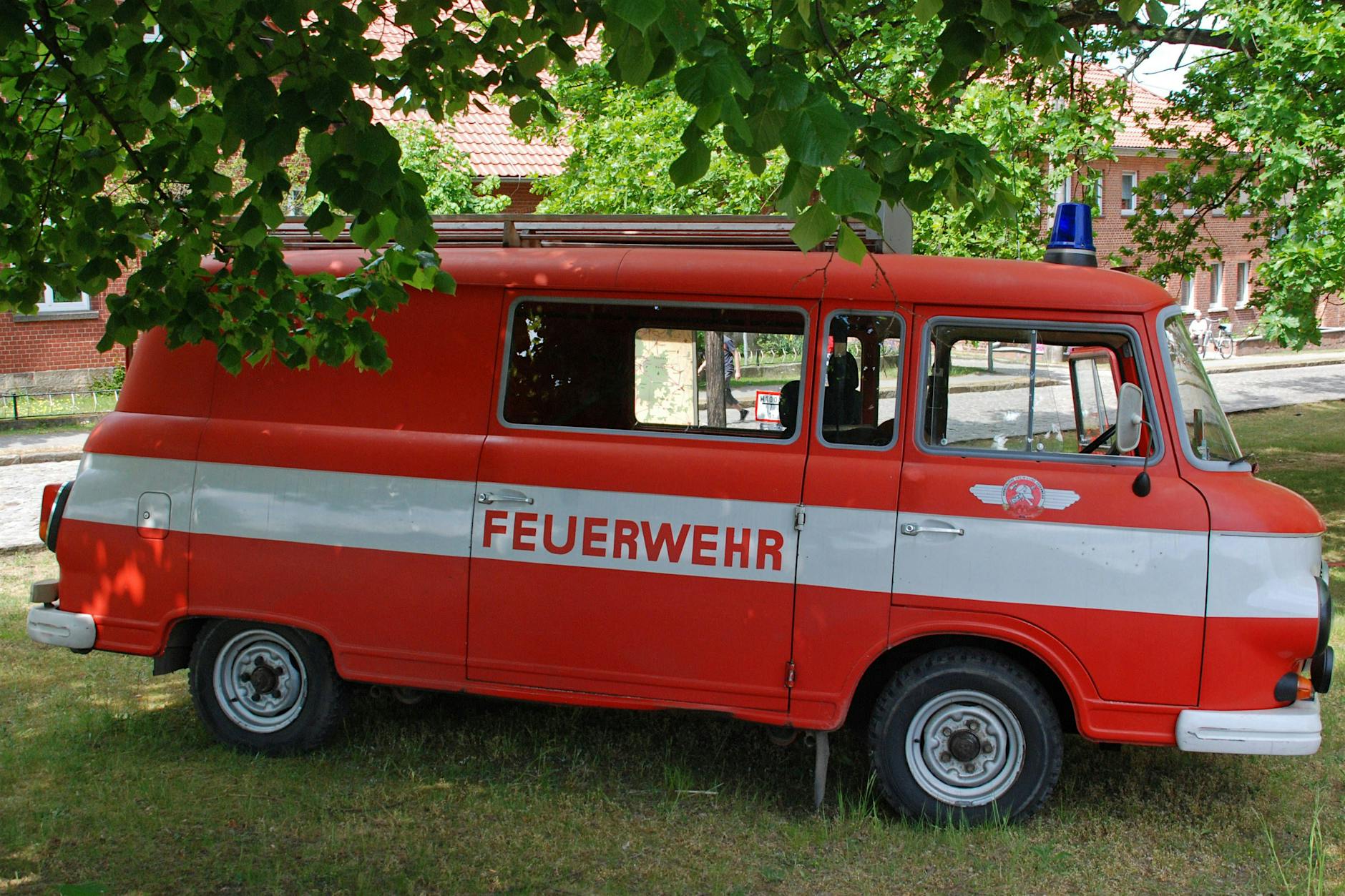 Letzter DDR-Barkas der Feuerwehr sorgt bei Auktion für Überraschung