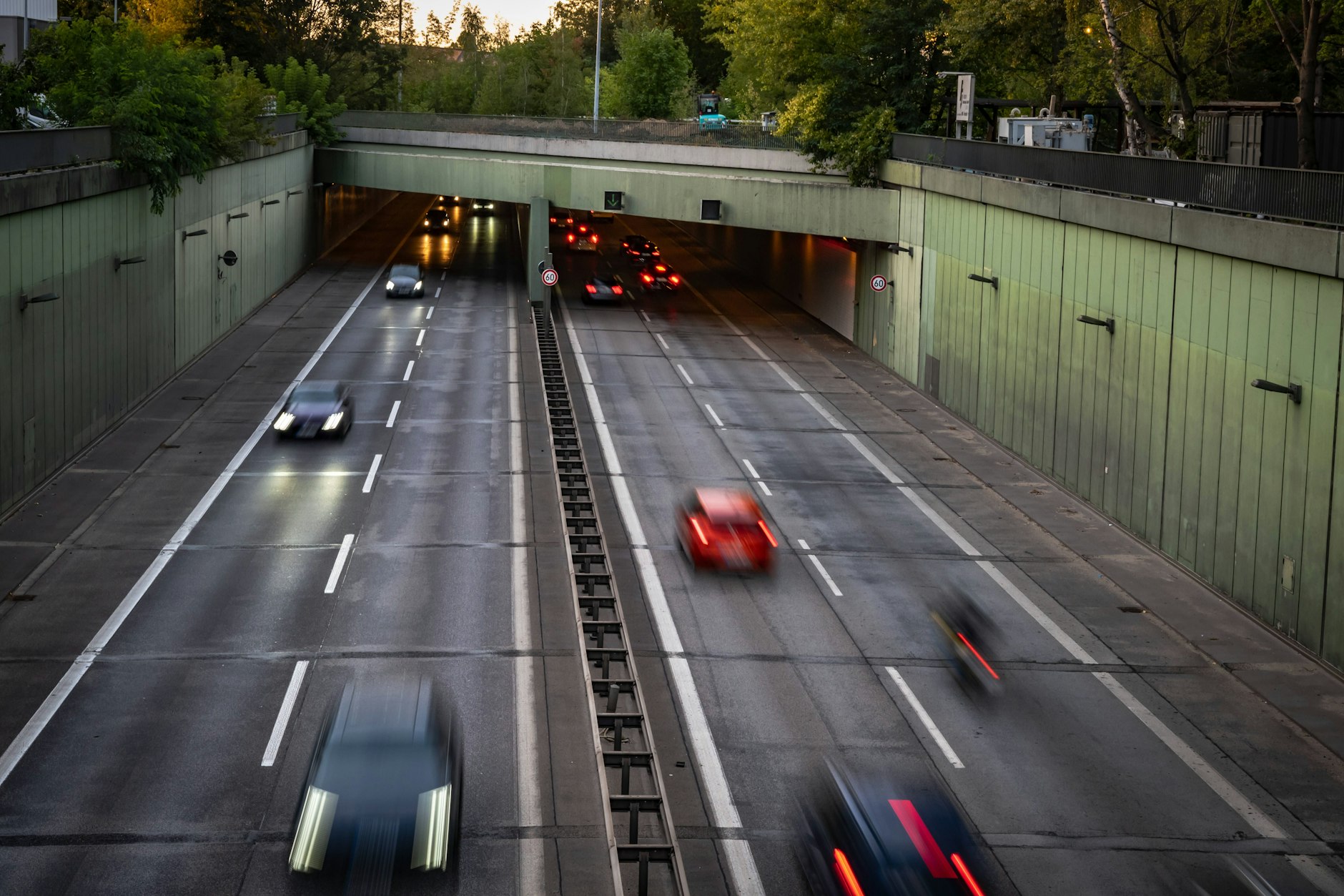 Der Tunnel Flughafen Tegel auf der A111 ist kurzfristig gesperrt.