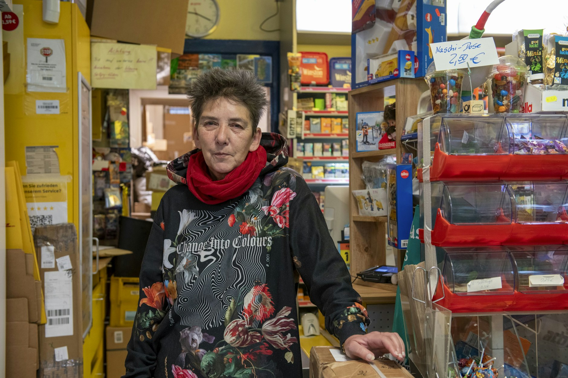 Kiosk-Besitzerin Jana Bieselt: „Heute stehe ich hier – nicht nur für meinen Laden, sondern für den ganzen Kiez.“