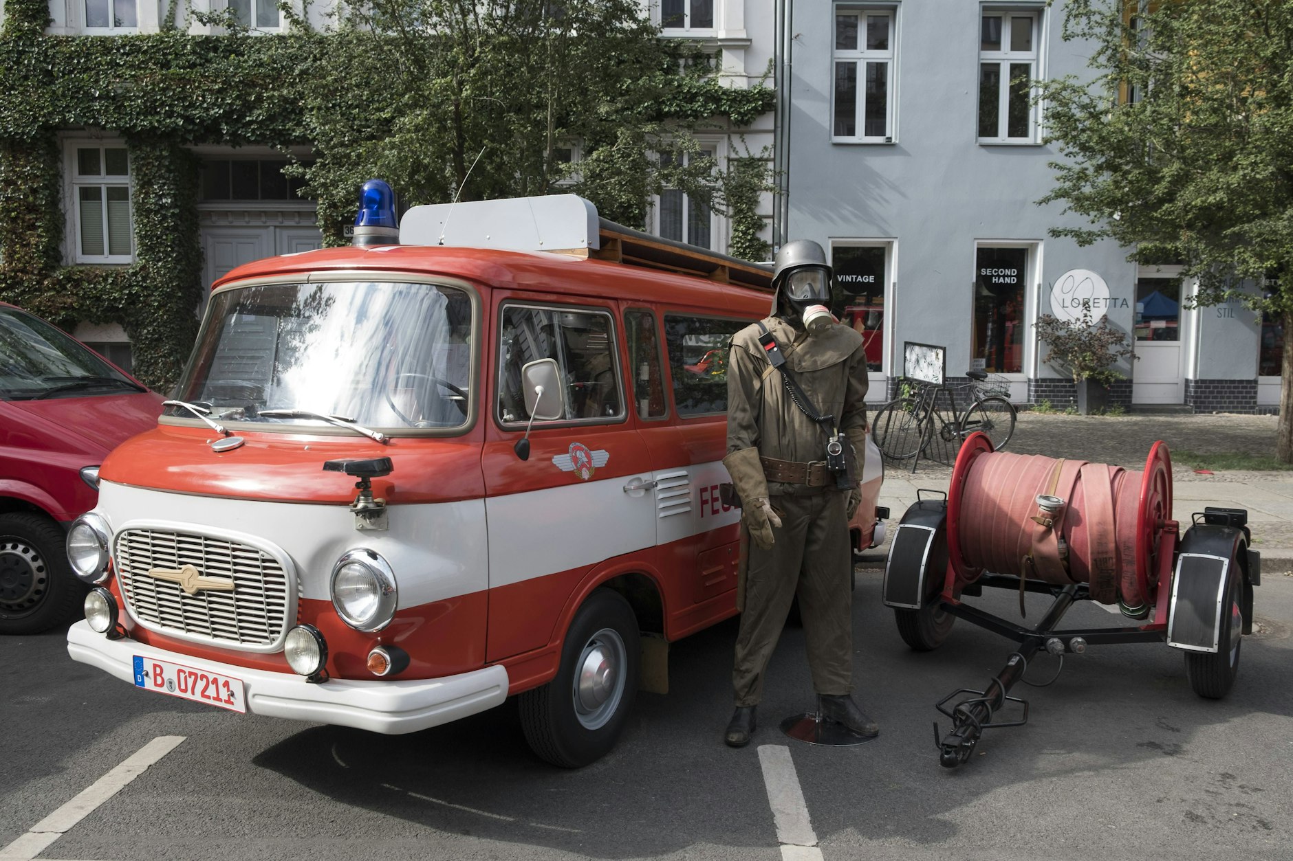 Auch in Berlin wurde der Barkas B1000 früher bei der Feuerwehr eingesetzt. Hier zu sehen bei einer historischen Ausstellung einer Feuerwache in Prenzlauer Berg.